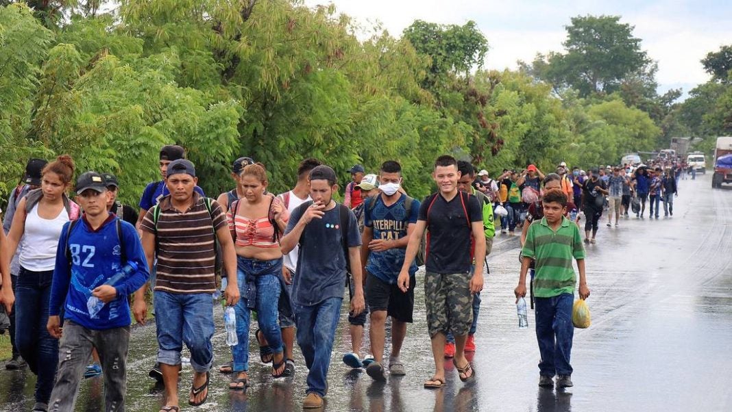 Migrantes hondureños regresan por prueba COVID