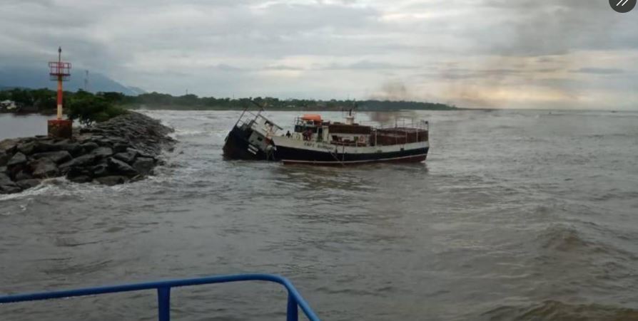 barcos encallados en La Ceiba