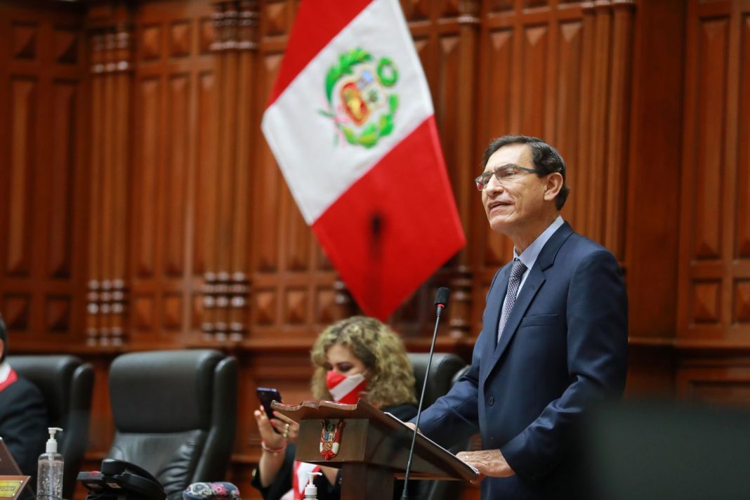Martín Vizcarra Perú destituye