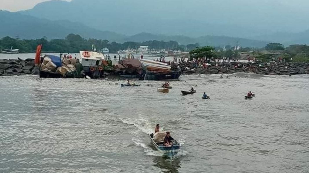 barcos encallados dragado en La Ceiba