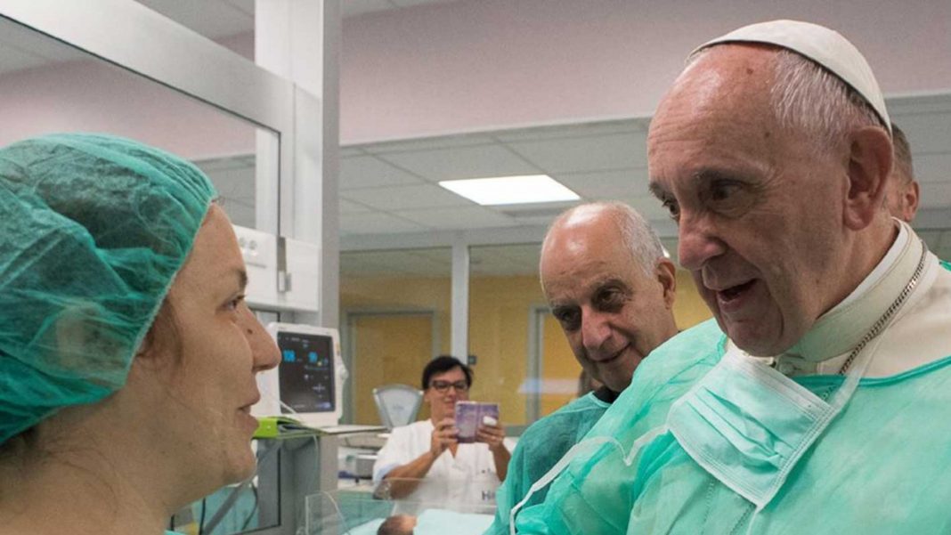 Papa Francisco agradece personal sanitario