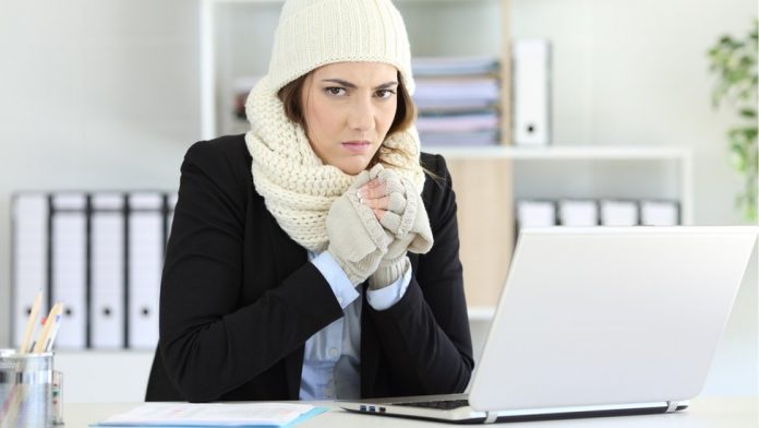 Mujeres más frío oficina Mujeres más frío oficina