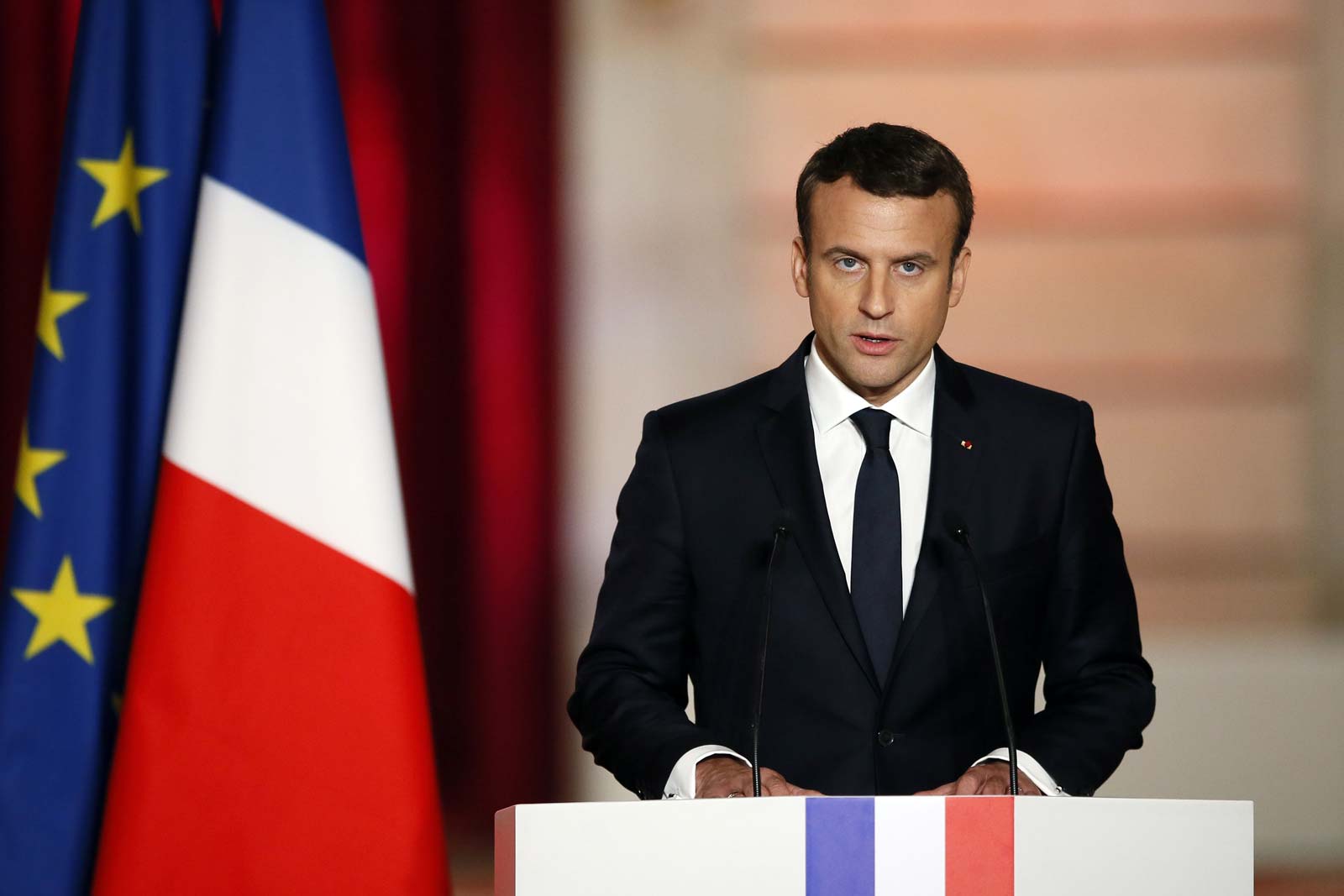 Emmanuel Macron Francia covid-19