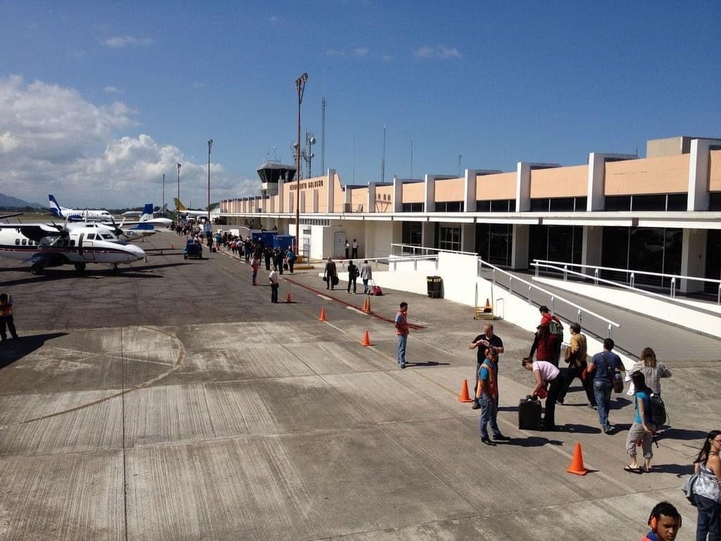 primer vuelo aeropuerto de La Ceiba