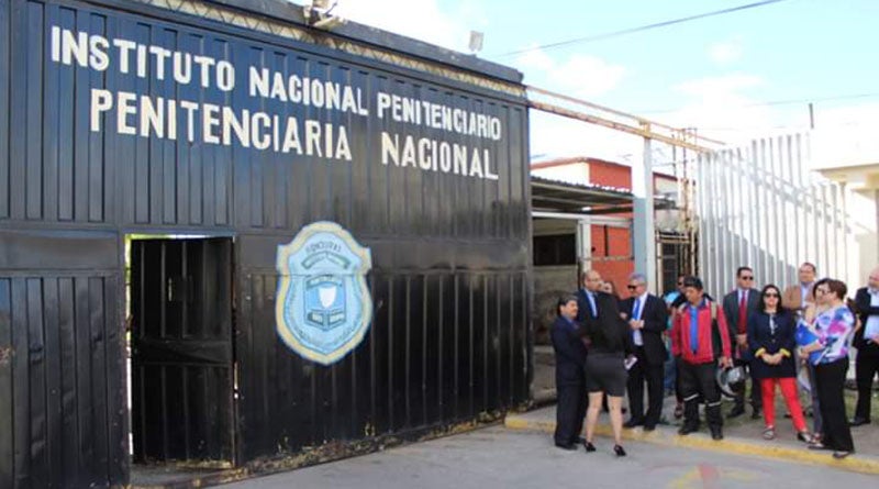 Autorizan visitas centros penales