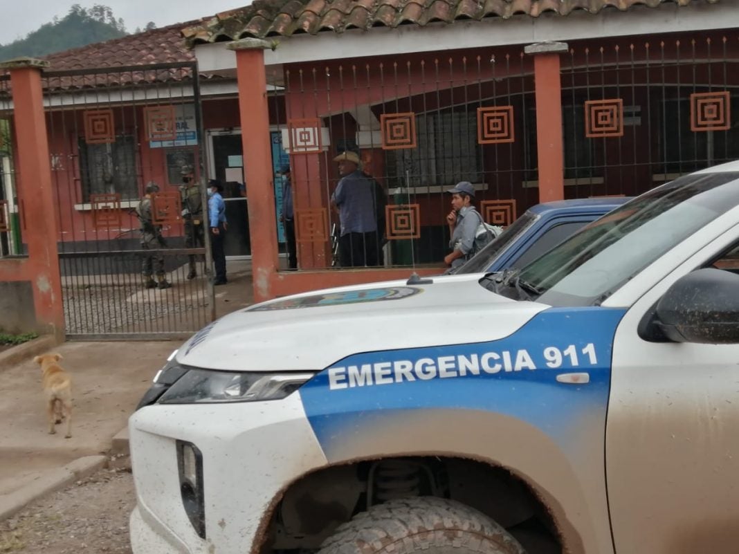 Enfrentamiento policías y asaltantes Copán