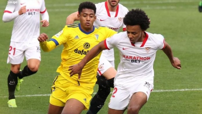 El delantero hondureño, Anthony Lozano, nuevamente fue parte del once inicial del Cádiz para enfrentar al Sevilla de Julen Lopetegui.