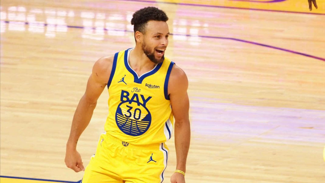 De récord: El Frenesí anotador de Curry en la victoria de los Warriors