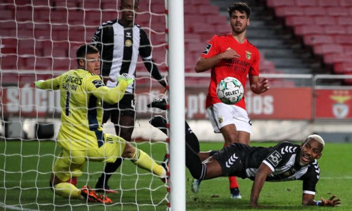 Bryan Róchez apareció en el minuto 48 y con un cabezazo de palomita en el área, puso el definitivo 1-1.