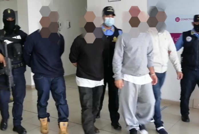 Capturan deportados. Capturan deportados.