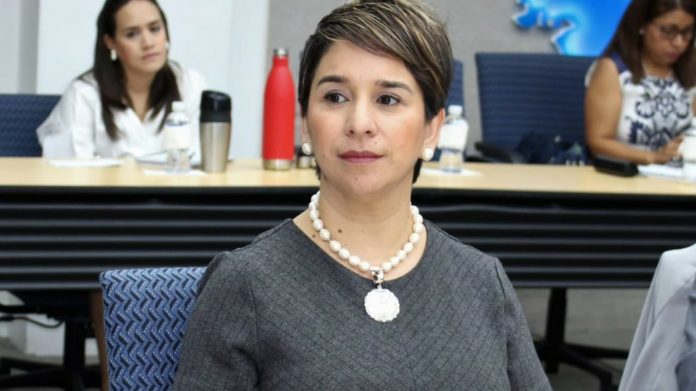 renuncia Karla Cueva secretaria derechos humanos