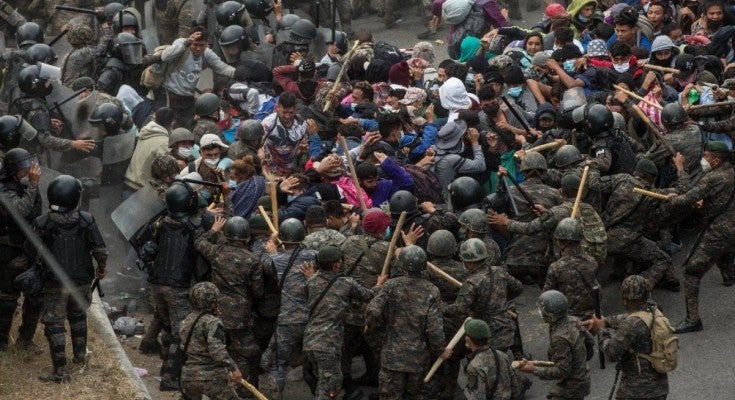 Honduras pide a Guatemala esclarecer represión contra migrantes
