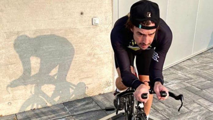 El piloto español continúa con su preparación para su retorno a la Fórmula 1 y el incidente sólo le ha trastocado unos días en los que tuvo que ir al hospital, operarse y guardar reposo.