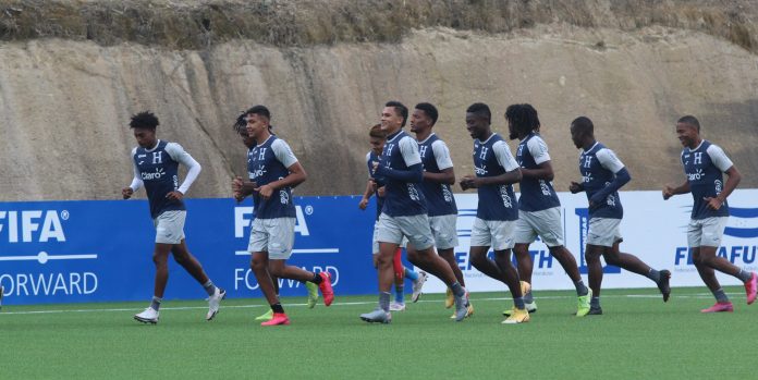 En la lista preliminar, Honduras incluyó a 48 futbolistas y nueve de ellos están participando en equipos fuera del país.