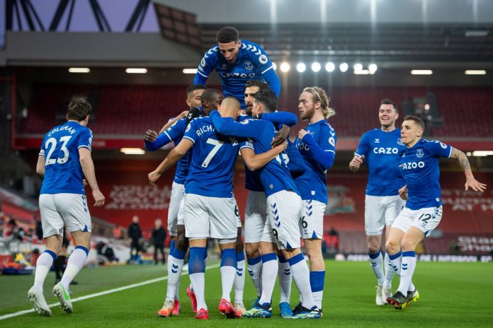 Everton rompió este sábado su maleficio en el derbi de Merseyside al ganar 0-2 al Liverpool en Anfield por primera vez en Premier desde 1999.