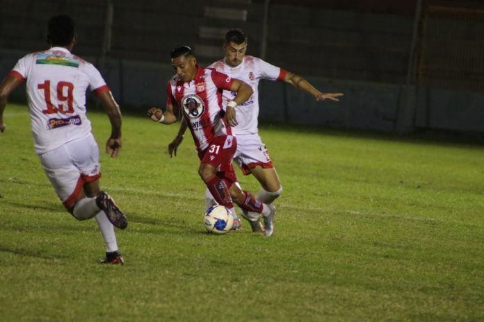 Bryan Barrios y Ángel Tejeda anotaron los goles cocoteros, pero Rony Martínez y un penal agónico de Osman Melgares permitieron al equipo de Tábora llevarse un punto como visitantes.