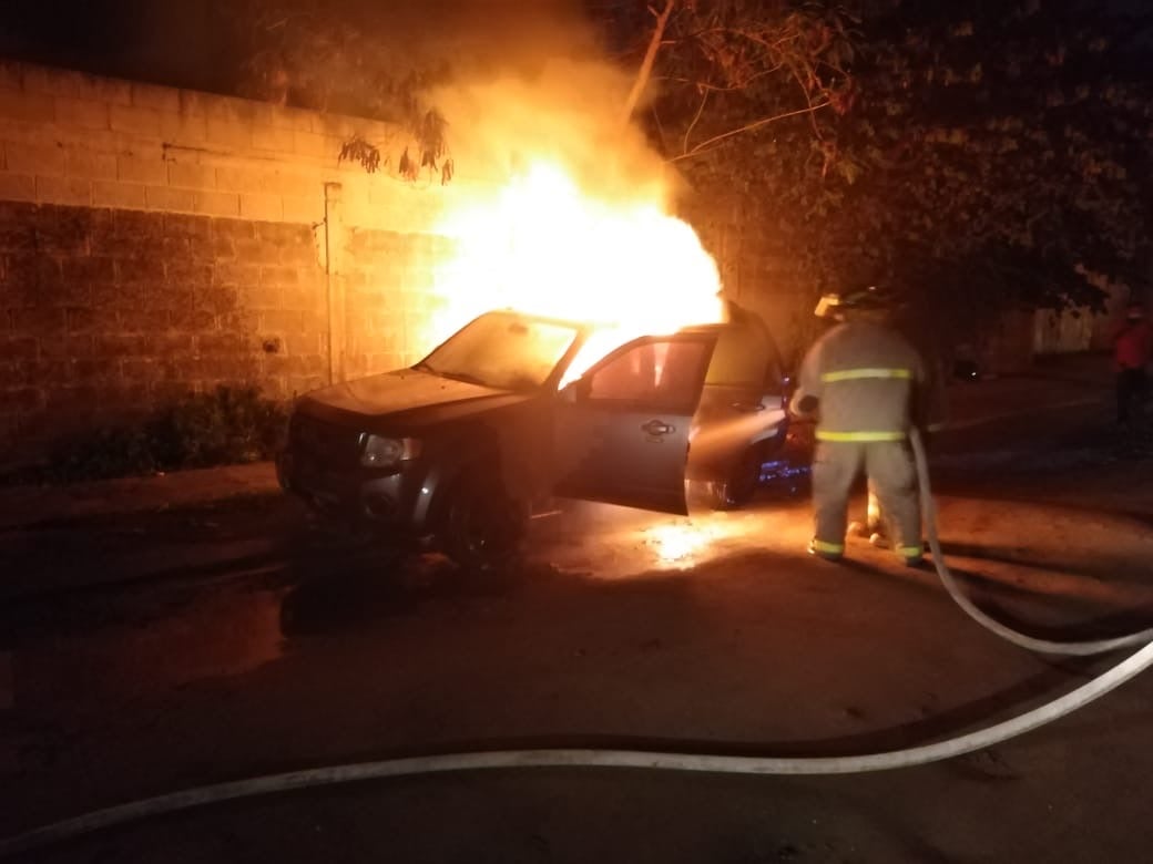 Automóvil se incendia en SPS