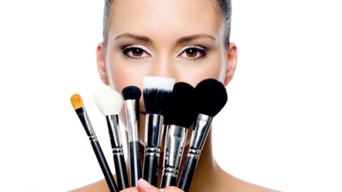 Cómo limpiar la brocha de maquillaje de una forma fácil y rápida