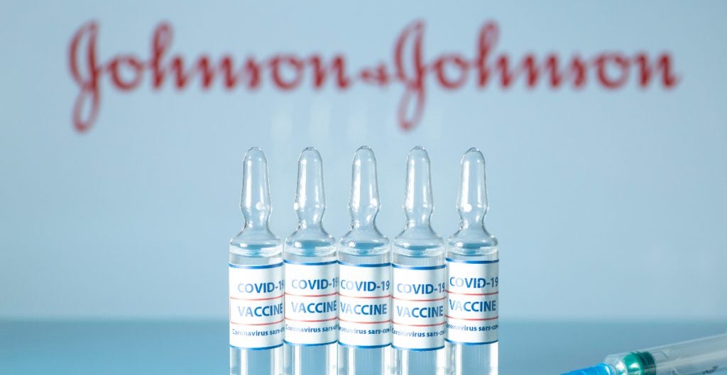 Autorizan uso de emergencia de vacuna Johnson & Johnson