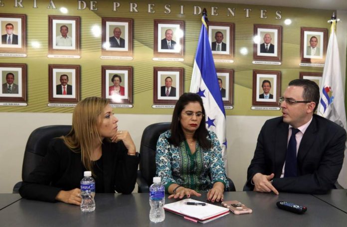 reaparece Ana Hall CNE reaparece Ana Hall CNE