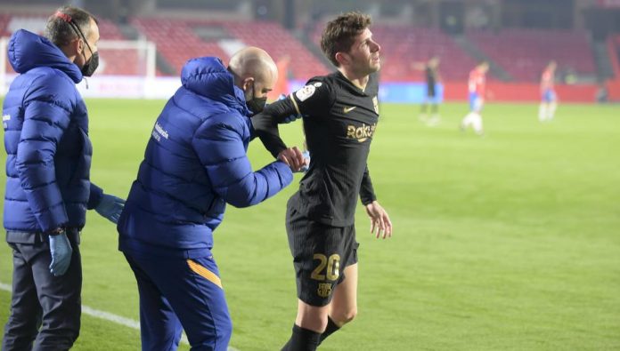 El lateral derecho del FC Barcelona se retiró lesionado en el partido de cuartos de final de la Copa del Rey ante el Granada.