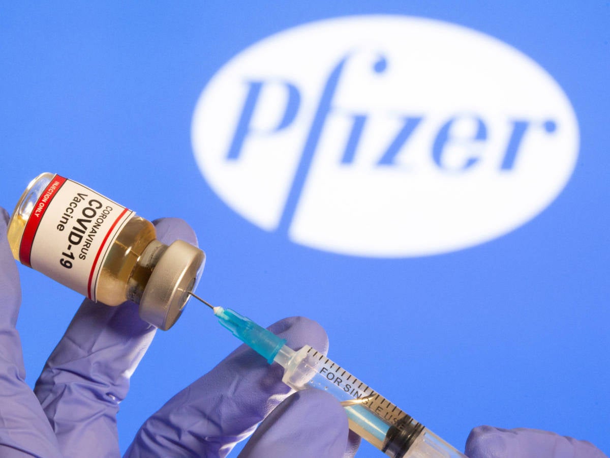 pfizer-recorta-a-la-mitad-las-dosis-de-la-vacuna-anticovid-que-espera-fabricar-en-2020