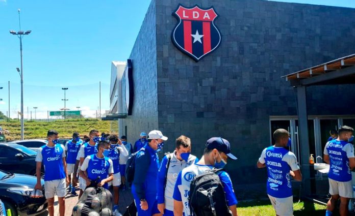 La selección Sub-23 de Honduras realizó su entrenamiento en el Centro de Alto Rendimiento (CAR) de la Liga Deportiva Alajuelense este lunes previo a su partido contra la Sub-23 de Costa Rica.
