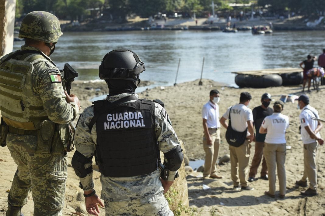 México y Guatemala se alistan para frenar caravana