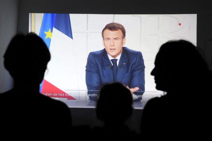 FRANCE-POLITICS-HEALTH-VIRUS Francia aumenta restricciones por COVID