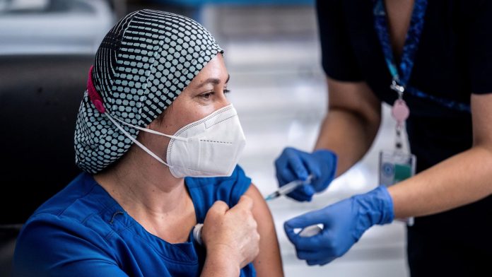 vacunados contra el COVID mascarilla vacunados contra el COVID mascarilla