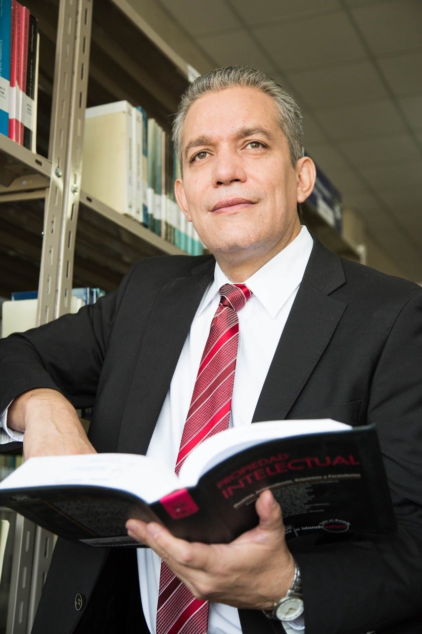 Carlos Alvarenga, abogado.