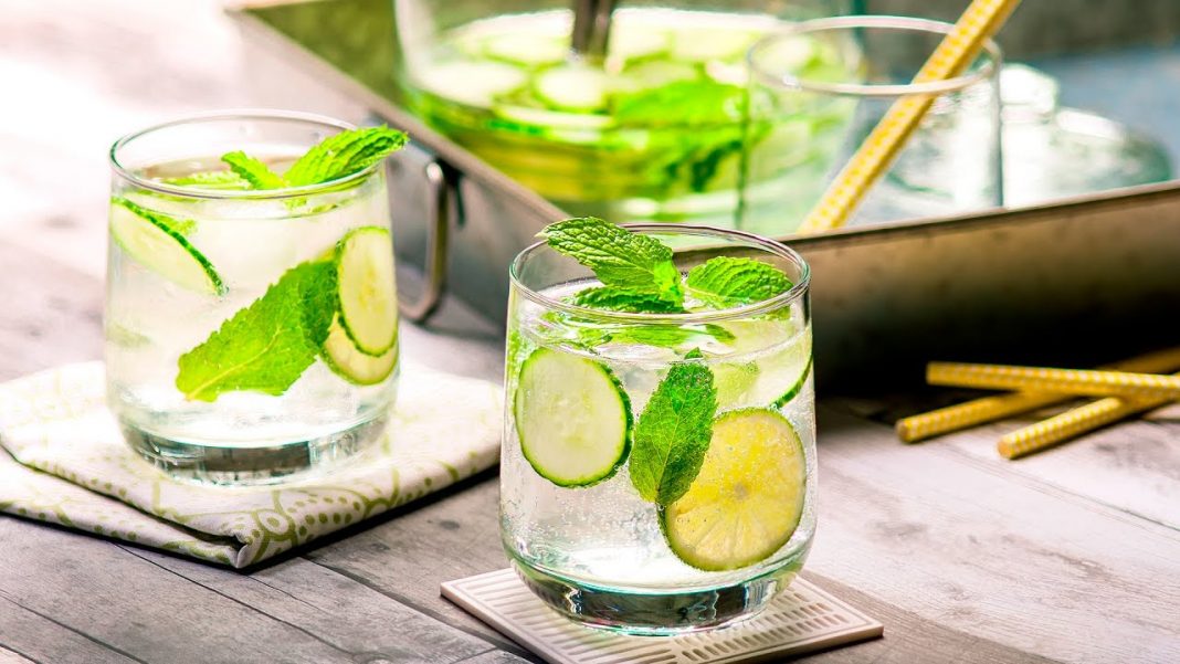 Beneficios agua limón menta
