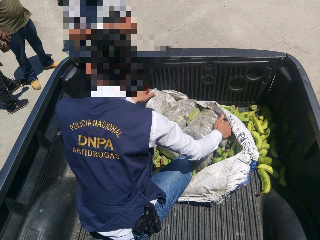 Detienen dos hondureños marihuana plátanos