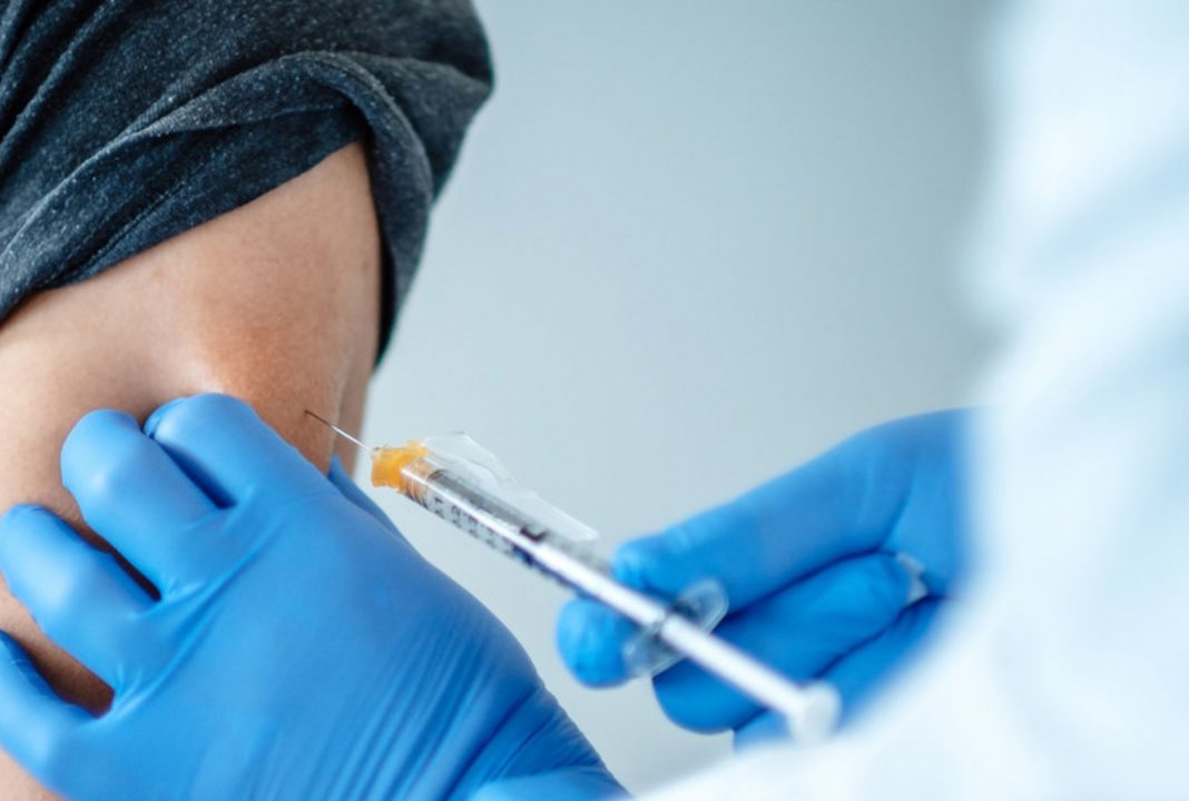 Transmitir el virus después de vacunarse