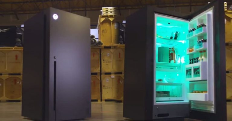 iJustine recibe el increíble refrigerador de Xbox Series X