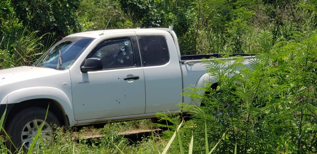 matan ocupantes de vehículo en Naco Cortés