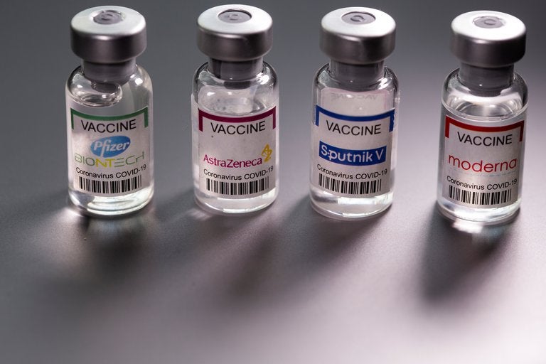 cuánto dura protección vacuna COVID-19