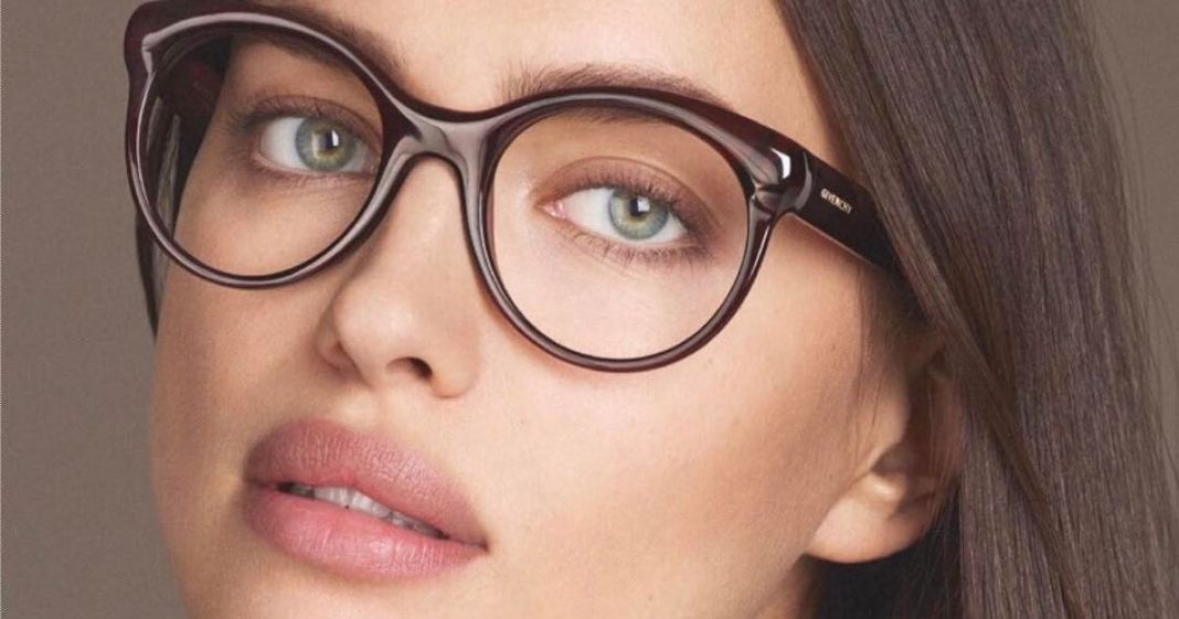 maquillaje para mujeres con lentes