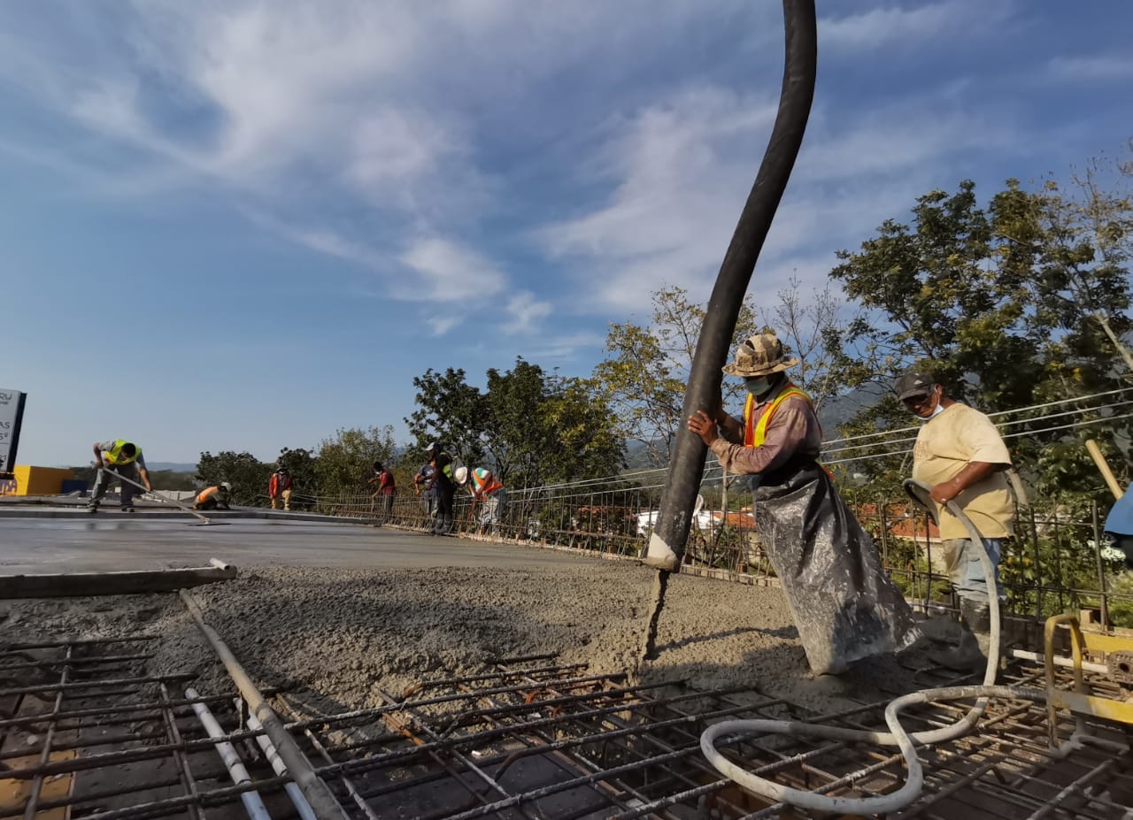 proyecto Paso Merendón municipalidad instala vigas y losas