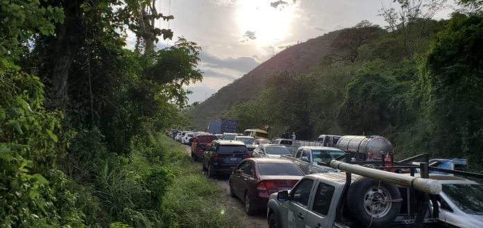 183692758_2986703598285805_1509799787654742275_n Tráfico en carretera hacia Occidente