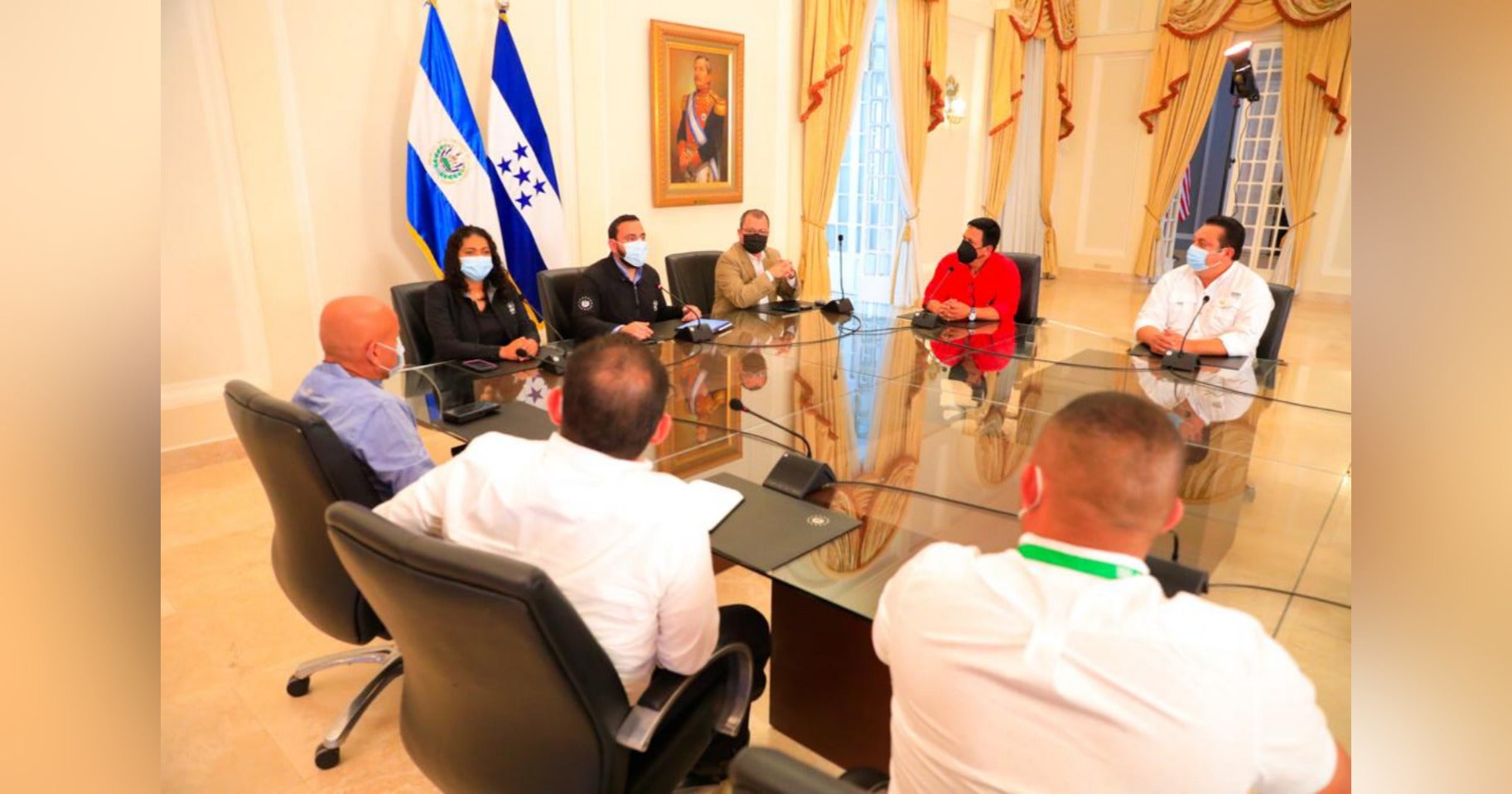 reunión alcaldes hondureños en el salvador