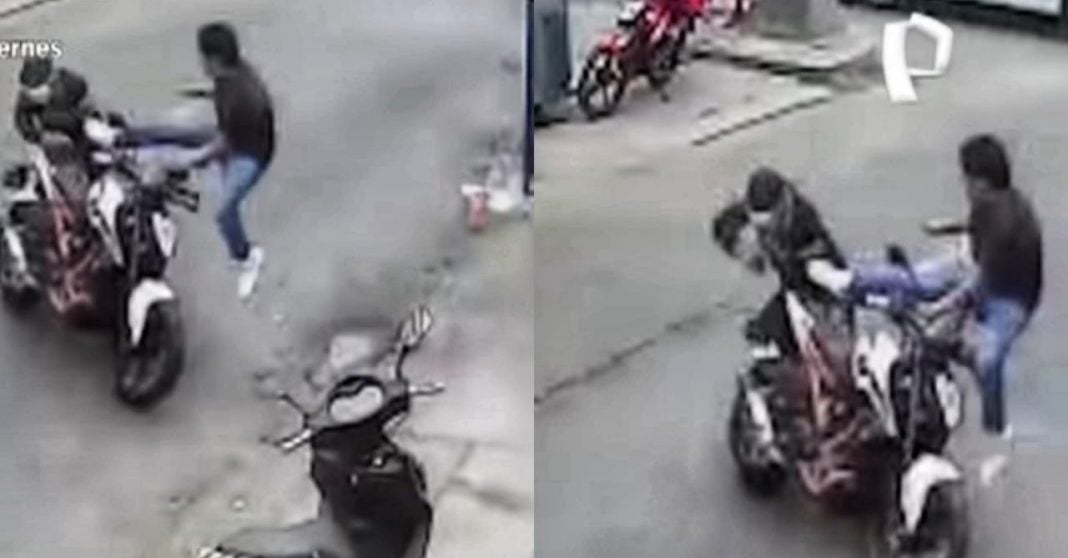 hombre patada ladrón motocicleta