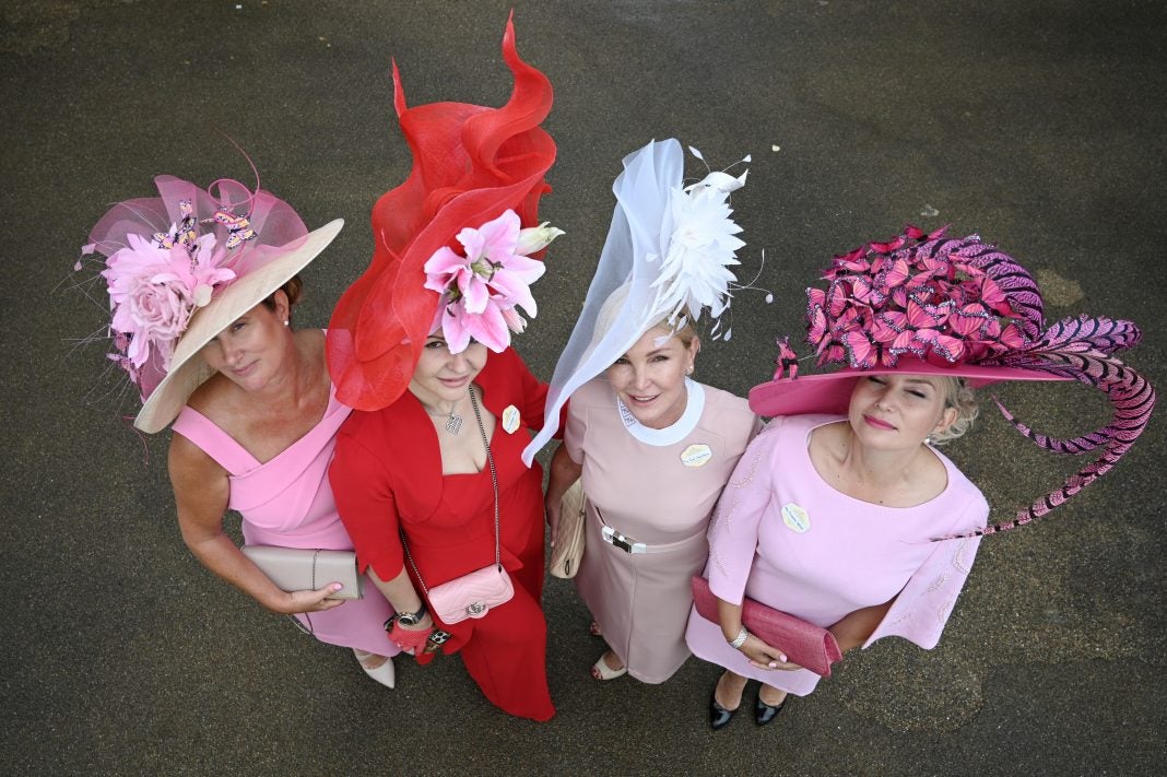 Los creativos sombreros que engalanaron el mayor evento británico, el Royal Ascot