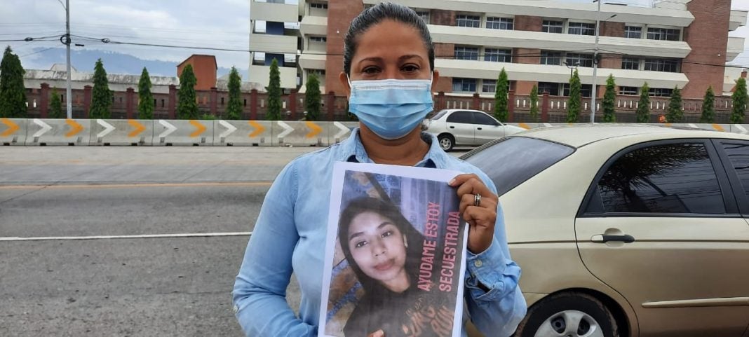 madre pide ayuda por hija secuestrada