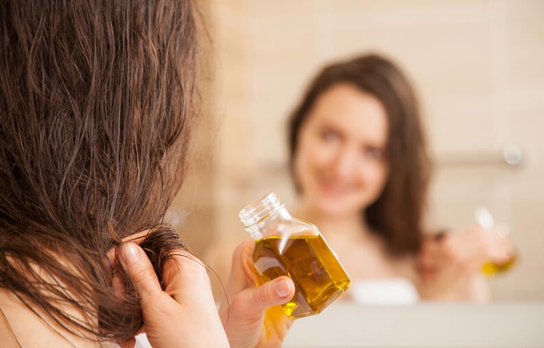 Rizos y Crespos ®  Chiriquí on Instagram: Si buscas un aceite que te  ayude a estimular el crecimiento y a mantener un cabello sano, este aceite  de @mielleorganics es para ti.