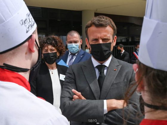 Emmanuel Macron es abofeteado