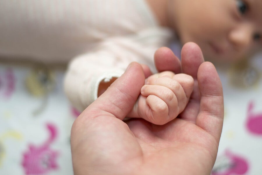 Niña da a luz Reino Unido