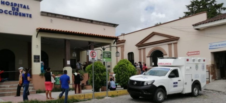 amigos atacan a mujer en La Ceiba
