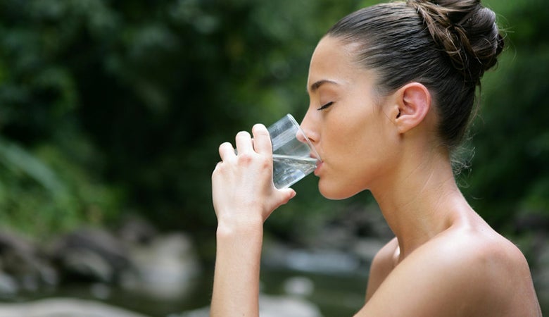 Beneficios de beber agua tibia