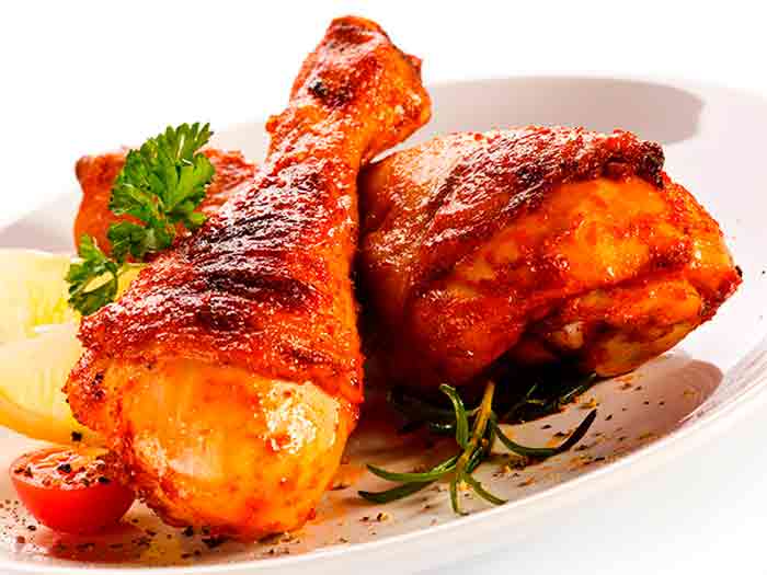 El pollo es una carne magra que apenas contiene grasa.